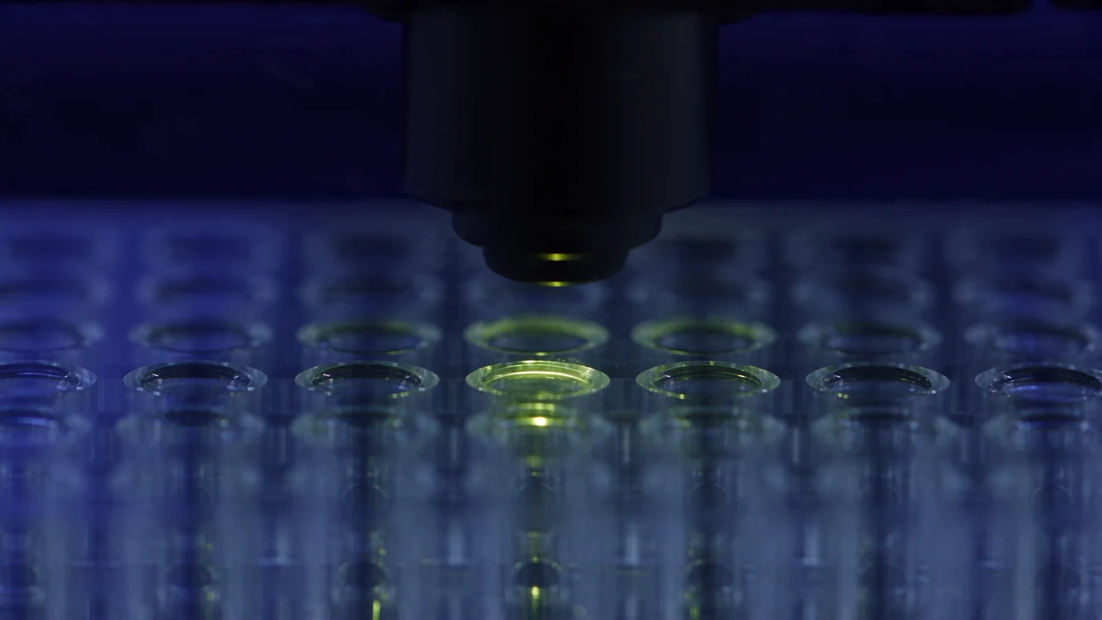 AI-generated illustration of an optical instrument measuring clear wells in a laboratory plate.